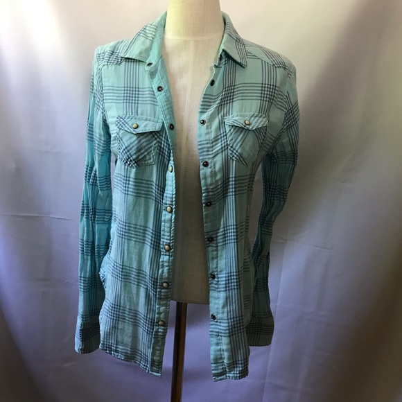 American Eagle Outfitters Tops - AE Outfitters Plaid Shirt snap buttons size 4